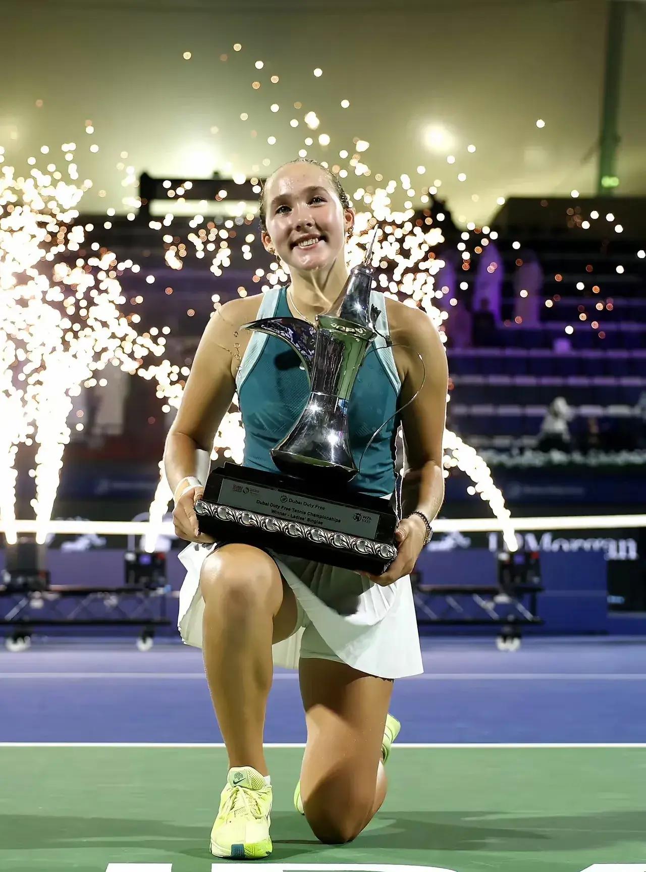 ATP总决赛力克拉沃尔杯,西西帕斯关键制胜 ATP总决赛力克拉沃尔杯,西西帕斯关键制胜