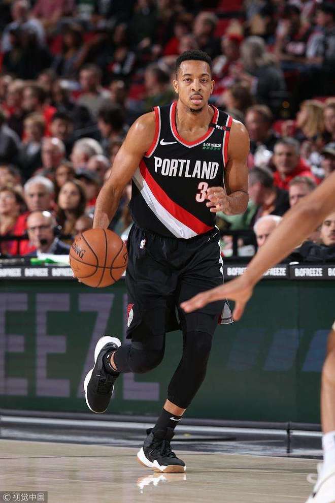 四川队逆转雄鹿，麦科勒姆刷新纪录