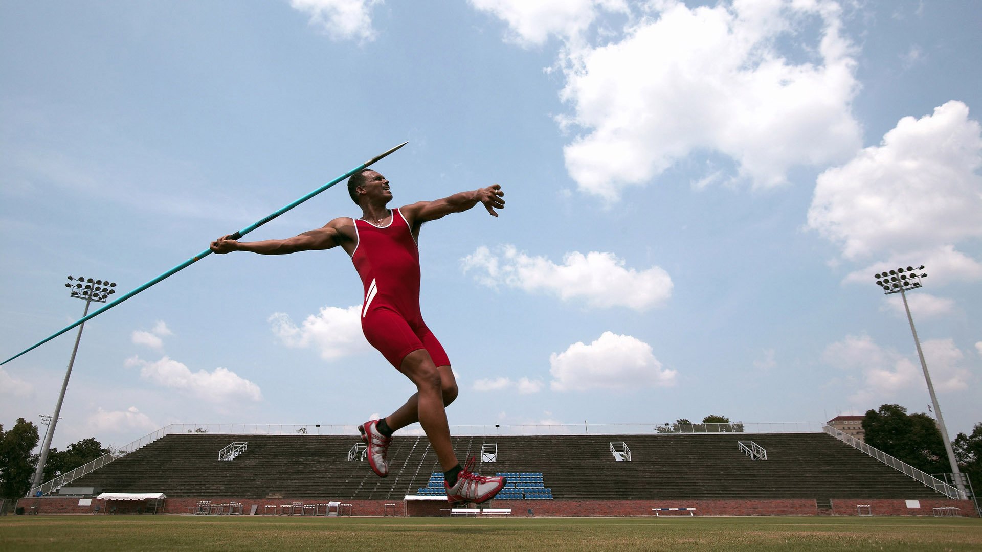 爱游戏2026-当圣塞巴斯蒂安的呐喊穿透洛杉矶的雨夜