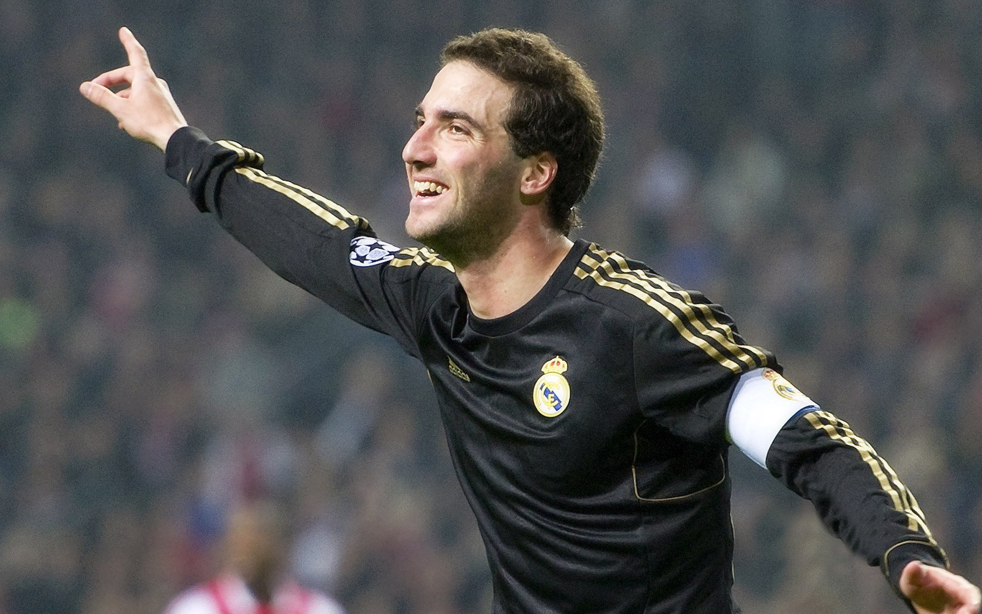 爱游戏娱乐-迪巴拉加时绝杀！那不勒斯险胜巴拉圭，点燃马拉卡纳不眠夜