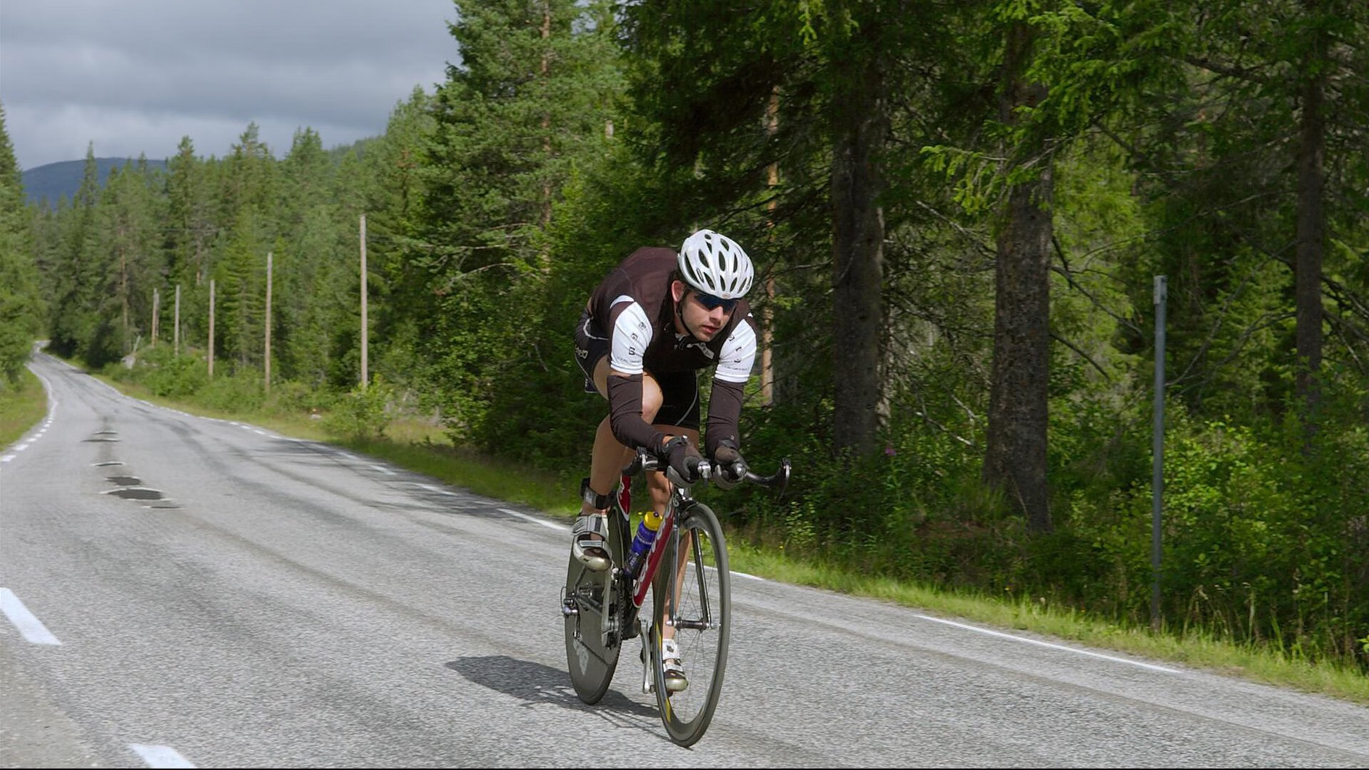 巴西压哨击败巴萨，伊萨克成为关键先生，当桑巴足球的韧性遇上诺坎普的叹息