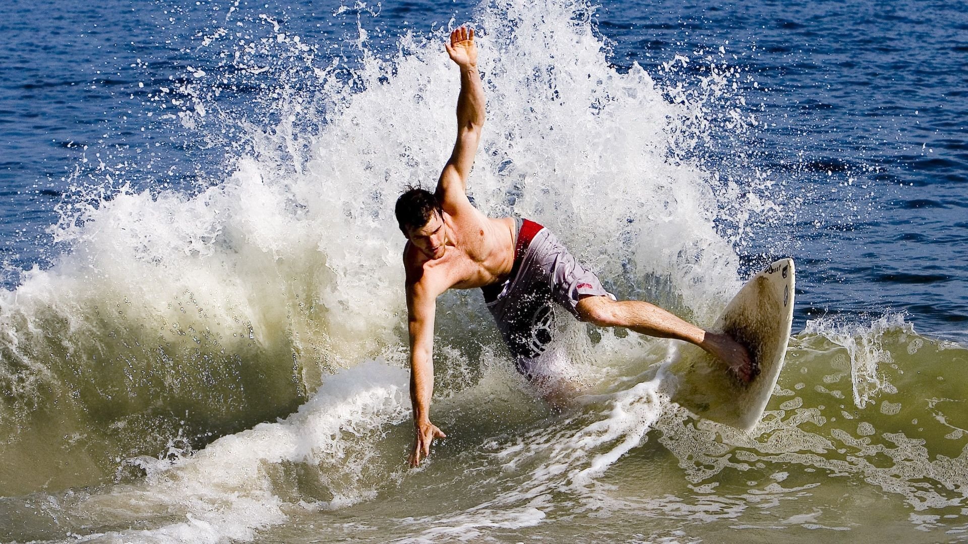 孤星破夜，詹姆斯如何以胜负手之姿定义季后赛的终极法则