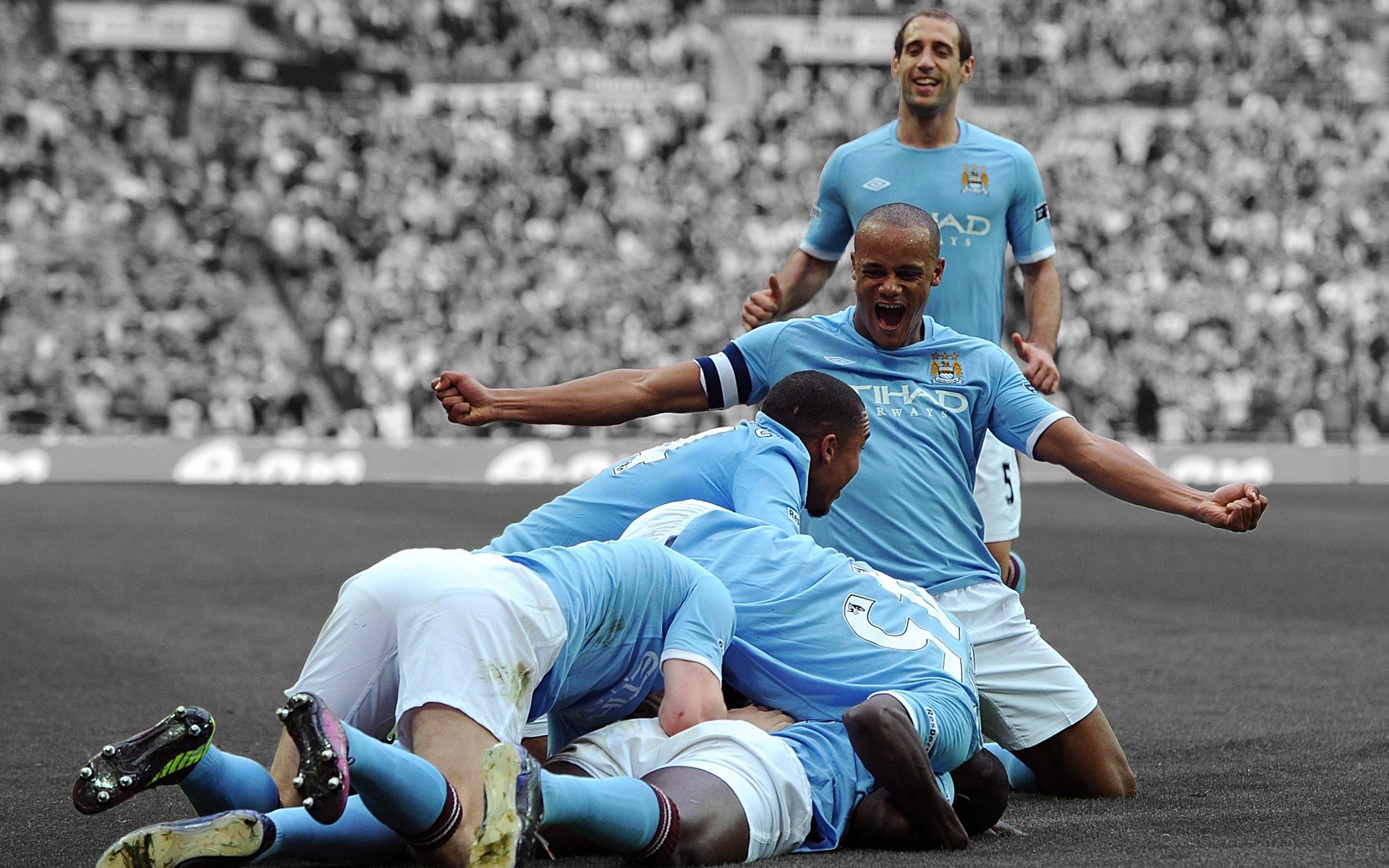 沙漠之狮的咆哮，阿联酋绝杀芬兰，莱万多夫斯基率队挺进决赛